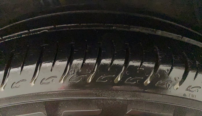 2017 Maruti Ertiga ZDI + SHVS, Diesel, Manual, 94,511 km, Left Front Tyre Tread