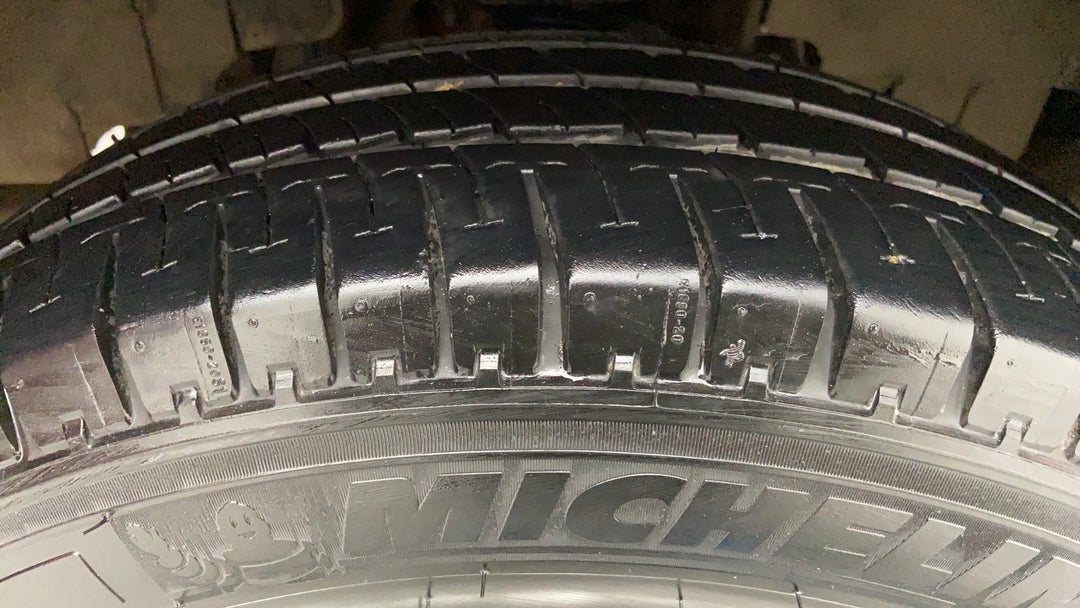 Right Front Tyre Tread