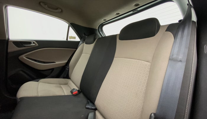 2014 Hyundai Elite i20 SPORTZ 1.4, Diesel, Manual, 73,693 km, Right Side Rear Door Cabin