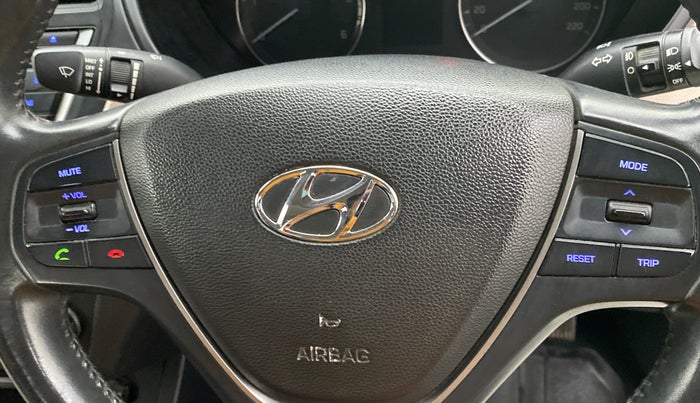 2014 Hyundai Elite i20 SPORTZ 1.4, Diesel, Manual, 73,693 km, Steering wheel - Sound system control has minor damage
