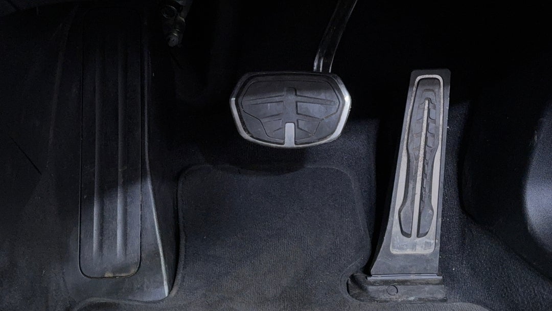 2020 BMW 1 18i M Sport, Automatic, 33346 km, Pedals and Footmat