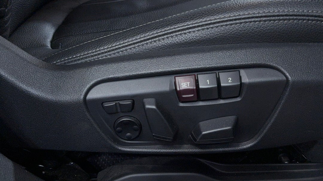 2020 BMW 1 18i M Sport, Automatic, 33346 km, Drivers Side Adjustment Panel