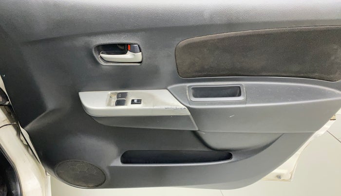 2012 Maruti Wagon R 1.0 LXI CNG, CNG, Manual, 41,472 km, Driver Side Door Panels Control