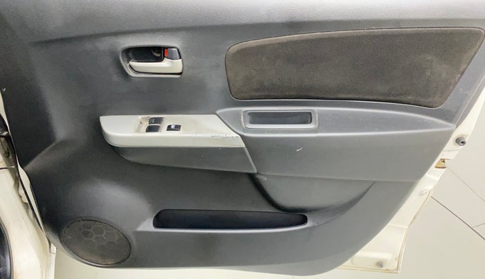 2012 Maruti Wagon R 1.0 LXI CNG, CNG, Manual, 41,472 km, Driver-side door - Trim has minor damage