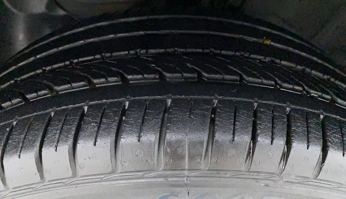 2017 Hyundai Elite i20 ASTA 1.2, Petrol, Manual, 13,857 km, Left Front Tyre Tread
