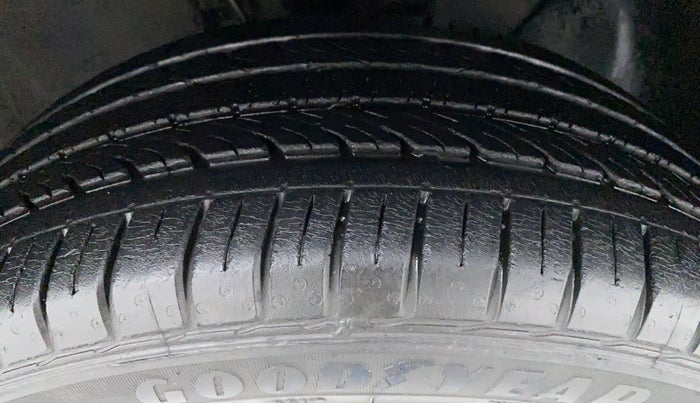 2017 Hyundai Elite i20 ASTA 1.2, Petrol, Manual, 13,857 km, Right Front Tyre Tread