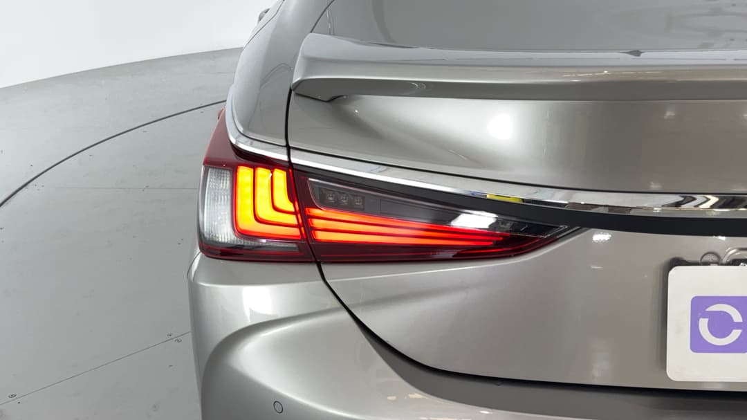 2023 Lexus Es300h Luxury (hybrid), Automatic, 33122 km, Badge (Boot Left Side)