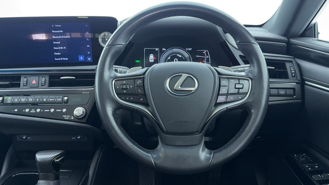 2023 Lexus Es300h Luxury (hybrid), Automatic, 33122 km, Steering Wheel Close-up