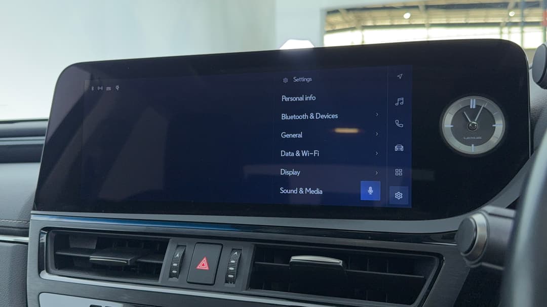 2023 Lexus Es300h Luxury (hybrid), Automatic, 33122 km, Infotainment System