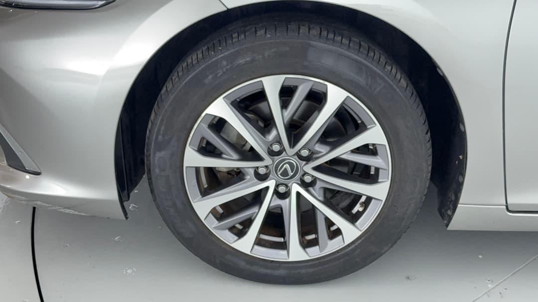 2023 Lexus Es300h Luxury (hybrid), Automatic, 33122 km, Left Front Wheel