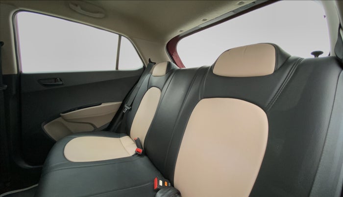 2016 Hyundai Grand i10 Magna 1.2 AT  VTVT, Petrol, Automatic, 84,155 km, Right Side Rear Door Cabin