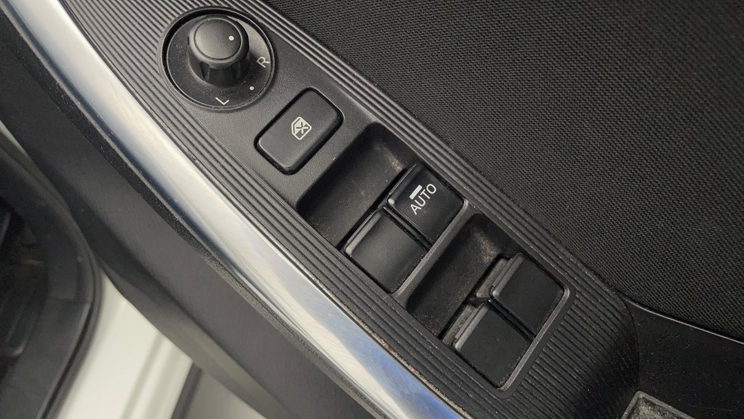 2014 Mazda CX-5 Maxx Sport (4x2), Automatic, 112037 km, Drivers Side Door Panel Controls