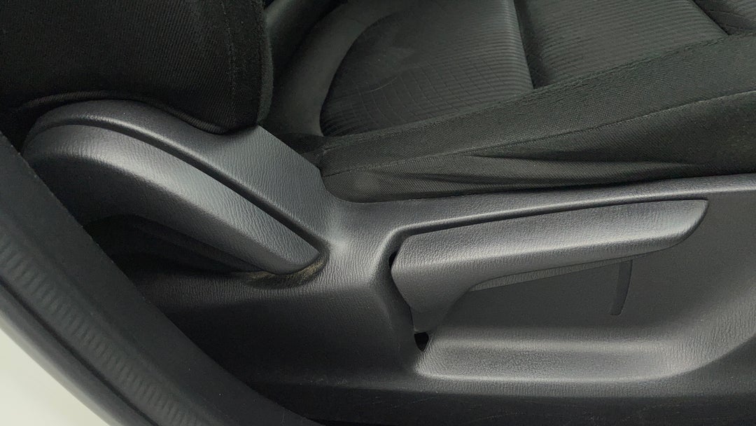 2014 Mazda CX-5 Maxx Sport (4x2), Automatic, 112037 km, Drivers Side Adjustment Panel