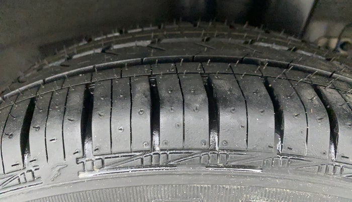 2015 Hyundai Grand i10 MAGNA 1.2 VTVT, Petrol, Manual, 27,394 km, Left Rear Tyre Tread