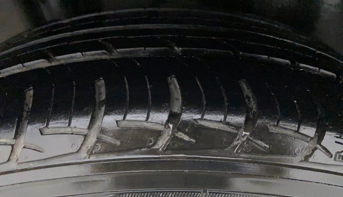 2019 Maruti Ciaz DELTA 1.5 SHVS VVT MT, Petrol, Manual, 28,111 km, Right Front Tyre Tread