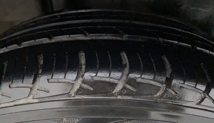 2019 Maruti Ciaz DELTA 1.5 SHVS VVT MT, Petrol, Manual, 28,111 km, Left Front Tyre Tread