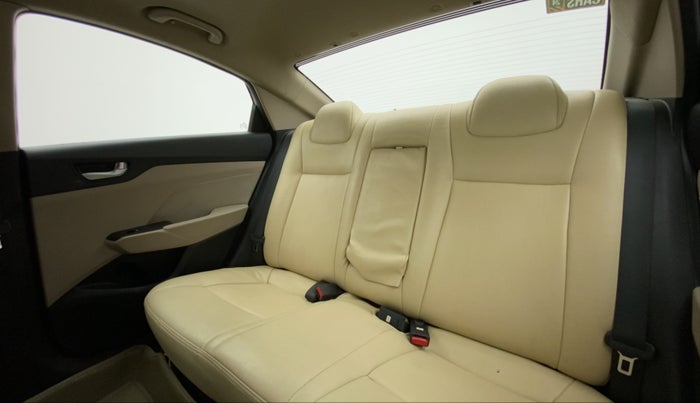 2018 Hyundai Verna 1.6 CRDI SX + AT, Diesel, Automatic, 50,653 km, Right Side Rear Door Cabin