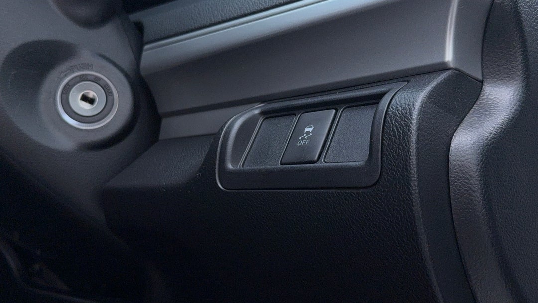 2017 Toyota Camry Altise, Automatic, 122259 km, Utility Switches/Buttons