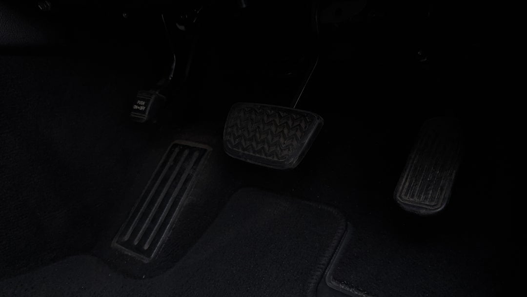 2017 Toyota Camry Altise, Automatic, 122259 km, Pedals and Footmat