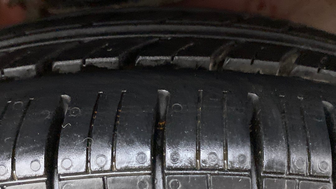 Right Front Tyre Tread
