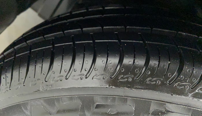 2013 Hyundai Grand i10 MAGNA 1.2 VTVT, Petrol, Manual, 44,113 km, Left Front Tyre Tread