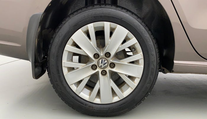 2015 Volkswagen Vento HIGHLINE 1.2 TSI AT, Petrol, Automatic, 39,741 km, Right Rear Wheel