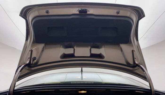 2015 Volkswagen Vento HIGHLINE 1.2 TSI AT, Petrol, Automatic, 39,741 km, Boot Door Open