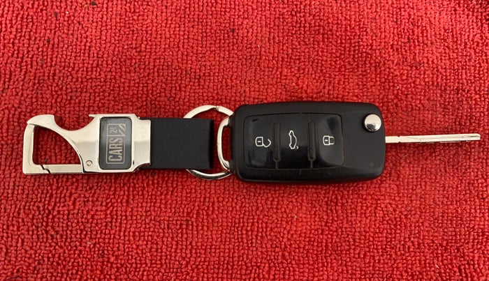 2015 Volkswagen Vento HIGHLINE 1.2 TSI AT, Petrol, Automatic, 39,741 km, Key Close Up