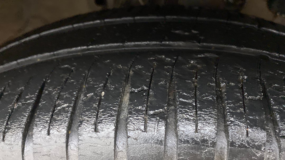 Right Front Tyre Tread