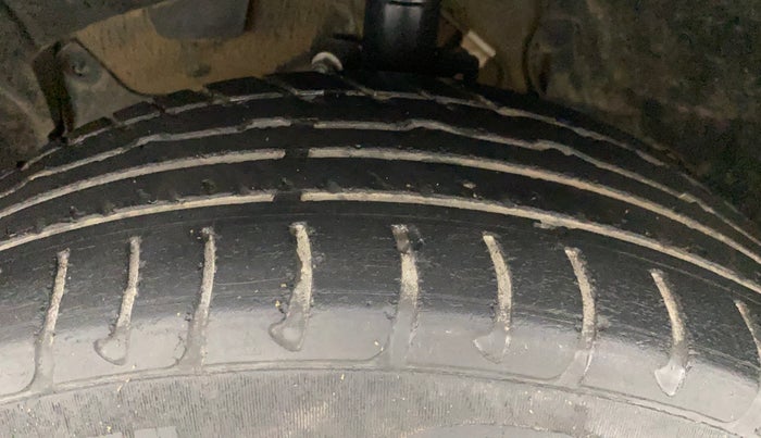 2018 Renault Duster RXS CVT, Petrol, Automatic, 31,875 km, Left Front Tyre Tread
