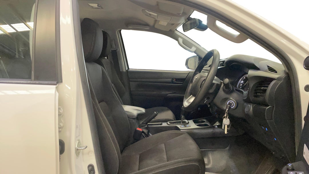 2021 Toyota Hilux Sr Hi-rider, Automatic, 52506 km, Right Side Front Door Cabin View