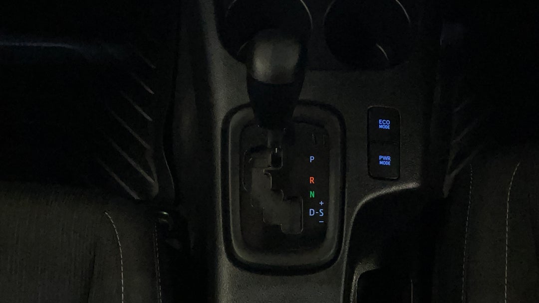 2021 Toyota Hilux Sr Hi-rider, Automatic, 52506 km, Gear Lever 