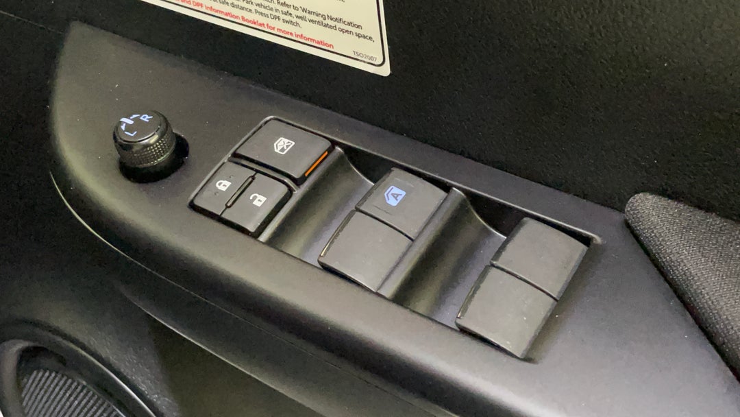 2021 Toyota Hilux Sr Hi-rider, Automatic, 52506 km, Drivers Side Door Panel Controls