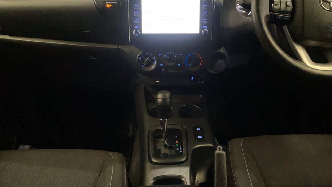 2021 Toyota Hilux Sr Hi-rider, Automatic, 52506 km, Center Console