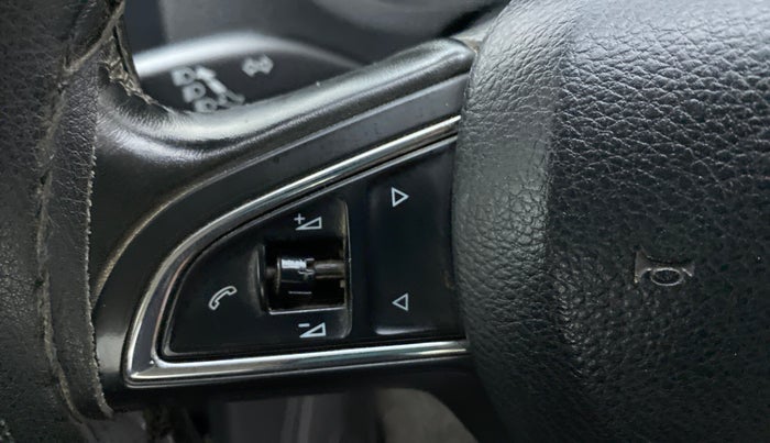 2017 Skoda Rapid 1.5 TDI MT AMBITION, Diesel, Manual, 62,357 km, Steering wheel - Sound system control has minor damage
