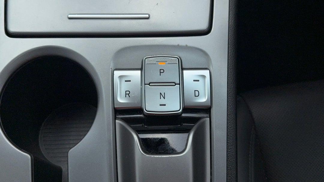 2022 Hyundai Kona Highlander Elect Srf Ext Range, Automatic, 64100 km, Gear Lever 