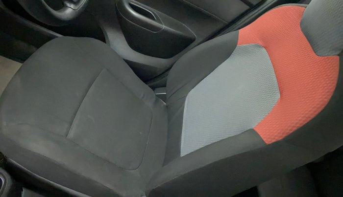 2017 Renault Kwid RXT 1.0 AMT (O), Petrol, Automatic, 30,986 km, Driver seat - Cover slightly stained