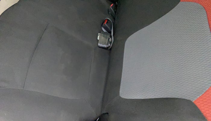 2017 Renault Kwid RXT 1.0 AMT (O), Petrol, Automatic, 30,986 km, Second-row left seat - Cover slightly stained