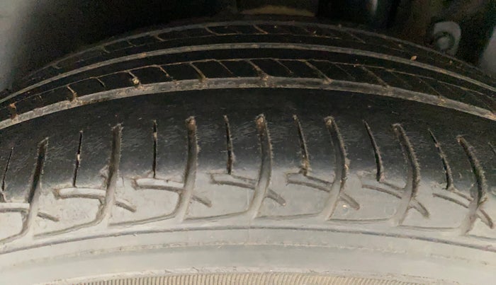 2013 Maruti Ertiga VXI, Petrol, Manual, 63,956 km, Left Rear Tyre Tread