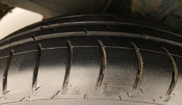 2012 Hyundai i10 SPORTZ 1.2, Petrol, Manual, 74,961 km, Left Front Tyre Tread