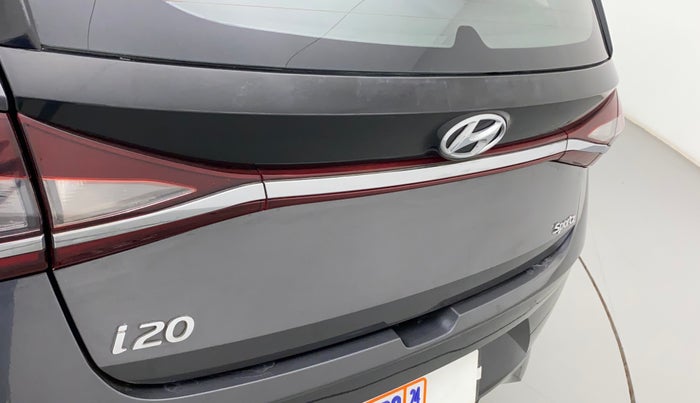 2021 Hyundai NEW I20 SPORTZ 1.2 MT, Petrol, Manual, 11,274 km, Dicky (Boot door) - Slightly rusted