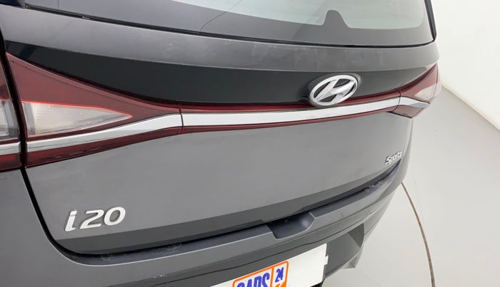 2021 Hyundai NEW I20 SPORTZ 1.2 MT, Petrol, Manual, 11,274 km, Dicky (Boot door) - Minor scratches