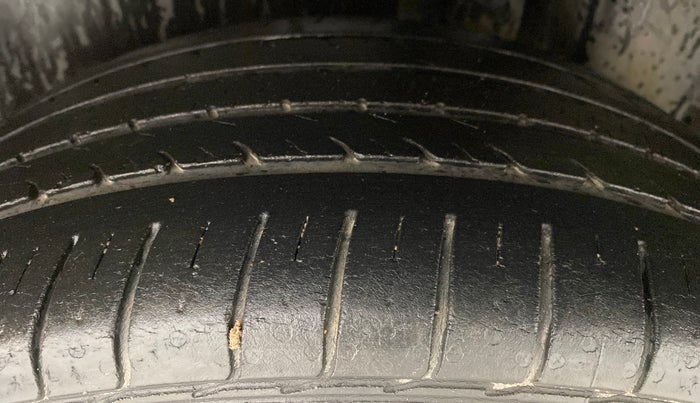 2017 Maruti Ciaz 1.4 S, Petrol, Manual, 55,098 km, Left Rear Tyre Tread