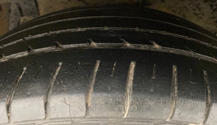 2017 Maruti Ciaz 1.4 S, Petrol, Manual, 55,098 km, Left Front Tyre Tread