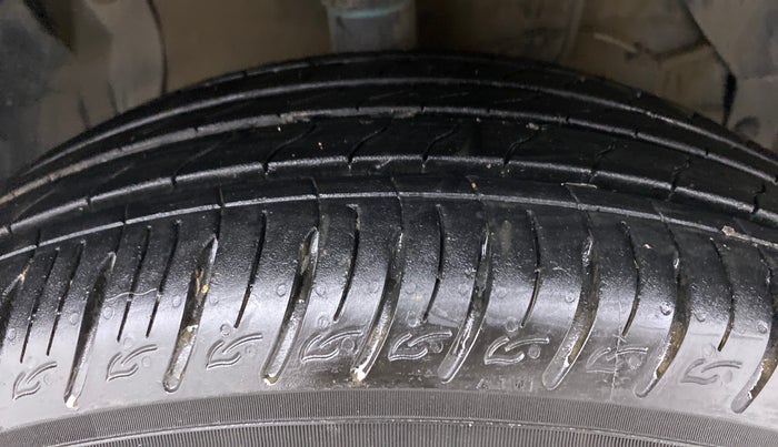 2017 Maruti Vitara Brezza ZDI PLUS DUAL TONE, Diesel, Manual, 50,988 km, Right Front Tyre Tread