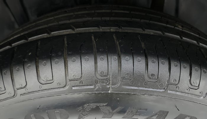 2019 Maruti XL6 ALPHA SHVS  MT, Petrol, Manual, 27,744 km, Left Rear Tyre Tread