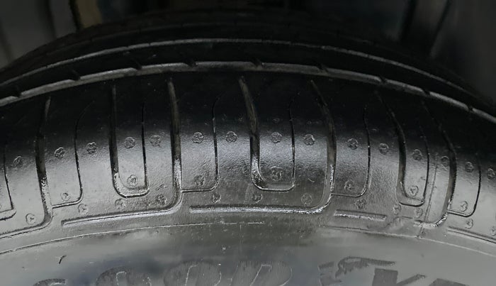 2019 Maruti XL6 ALPHA SHVS  MT, Petrol, Manual, 27,744 km, Right Rear Tyre Tread