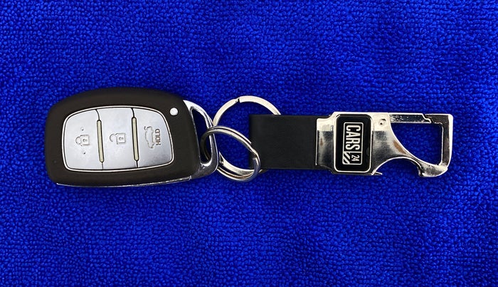2016 Hyundai Grand i10 1.2 ASTA (O) AT, Petrol, Automatic, 44,403 km, Key Close Up