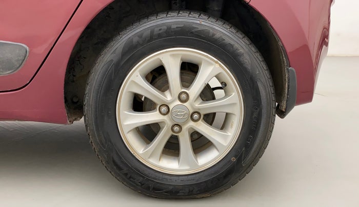 2014 Hyundai Grand i10 ASTA AT 1.2 KAPPA VTVT, CNG, Automatic, 1,05,850 km, Left Rear Wheel