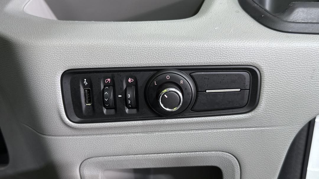 2023 LDV Deliver 9 Mwb Mid Roof, Automatic, 26223 km, Utility Switches/Buttons